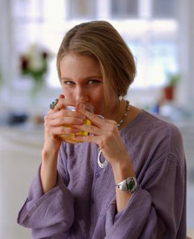 Uống trà xanh có gây phản ứng tiêu cực nào không?